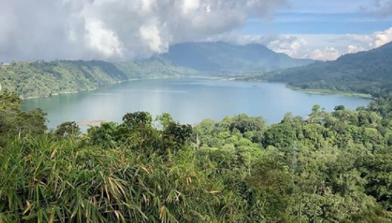 Pesona Danau Tamblingan Bali, Pemandangan Eksotis di Lereng Gunung