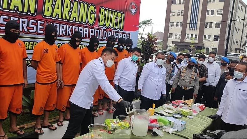 Polda Jabar Musnahkan 4,8 Kg Sabu dan Puluhan Ribu Butir Obat Terlarang