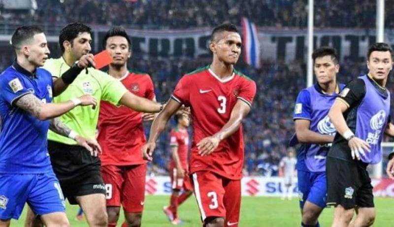 Kisah Abduh Lestaluhu Ngamuk ke Bench Thailand di Piala AFF, Langsung Curi Perhatian Dunia Kisah Abduh Lestaluhu Ngamuk ke Bench Thailand di Piala AFF, Langsung Curi Perhatian Dunia