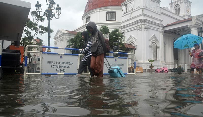 Foto-Foto Kota Lama Semarang Terendam Banjir