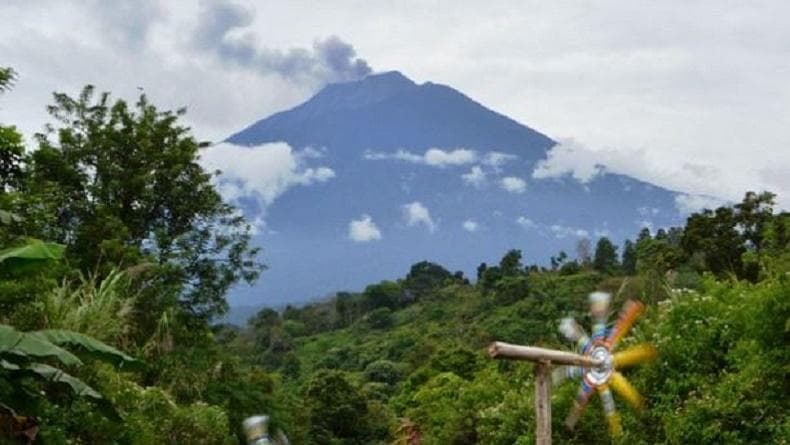 Gunung Kerinci Kembali Erupsi, Semburkan Kolom Abu Setinggi 600 Meter