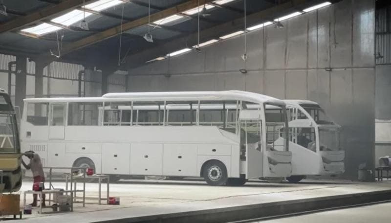 Melihat Besarnya Karoseri Bus Laksana Seluas 18 Hektare, Mau ke Toilet Harus Pakai Motor Melihat Besarnya Karoseri Bus Laksana Seluas 18 Hektare, Mau ke Toilet Harus Pakai Motor