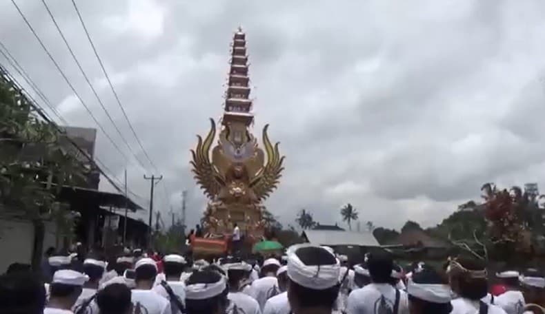 Bade Raksasa 20 Meter Iringi Pelebon Anak Pahlawan Nasional I Gusti Ngurah Rai