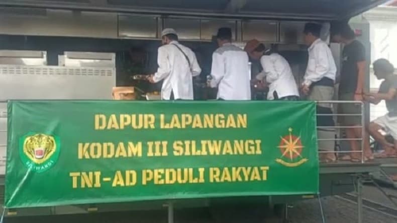 TNI AD Peduli Rakyat, Kodam III Siliwangi Buka Dapur Lapangan saat Istigasah Kubro di Cianjur