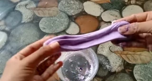 7 Cara Menghilangkan Slime di Baju dengan Mudah dan Cepat