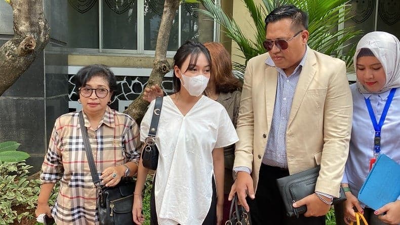 Sering Disebut di Kasus Mario Dandy, Sosok Amanda Sambangi Polda Metro Jaya Sering Disebut di Kasus Mario Dandy, Sosok Amanda Sambangi Polda Metro Jaya