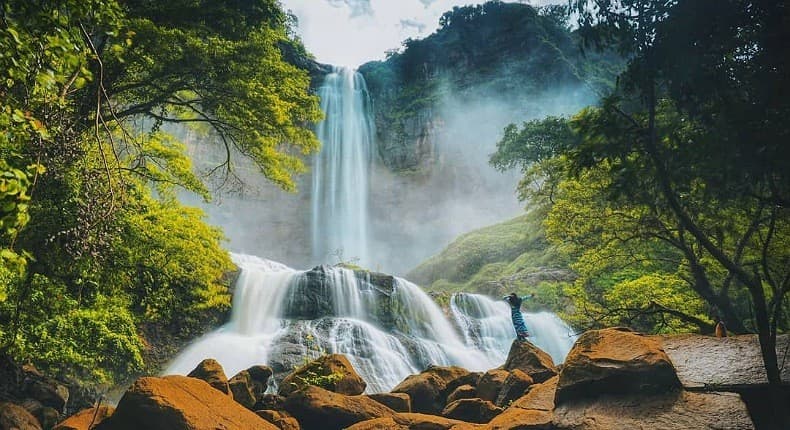 Ide Liburan ke Sukabumi, Singgah ke Curug Cikanteh yang Eksotis Mirip Tirai Raksasa