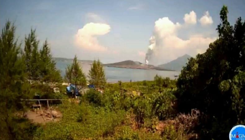 Gunung Anak Krakatau Erupsi, Kolom Abu Setinggi 500 Meter