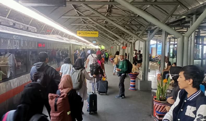 KAI Daop 1 Jakarta Catat 106.040 Tiket Kereta Terjual di Libur Idul Adha