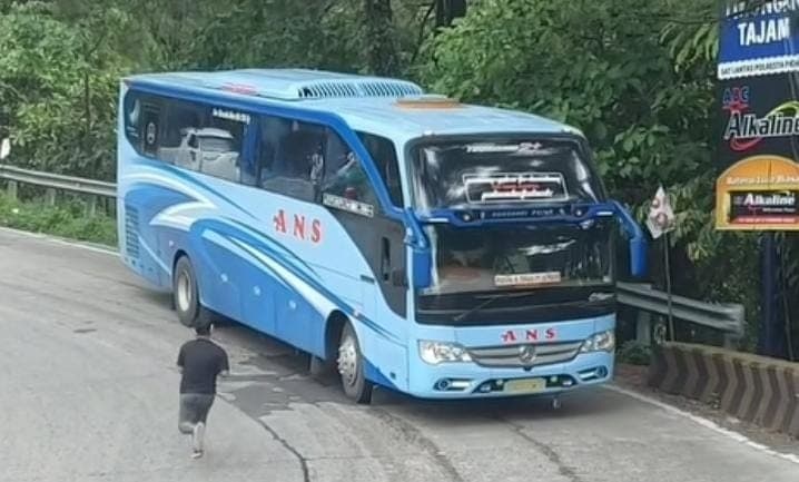 Aksi Heroik Penyelamatan Bus Alami Rem Blong di Sitinjau Lauik, Netizen: The Real Pahlawan