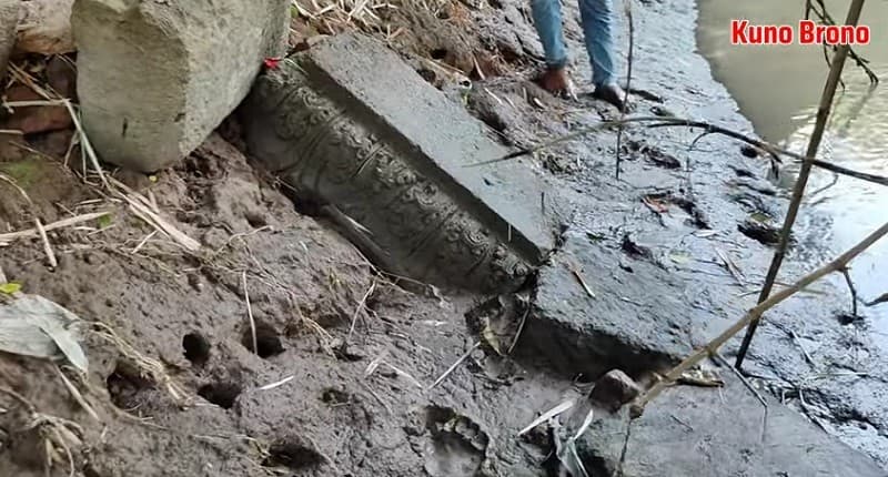 Reruntuhan Candi Majapahit Muncul di Tepi Sungai usai Banjir Bandang, Ada Arca dan Batu Relief! Reruntuhan Candi Majapahit Muncul di Tepi Sungai usai Banjir Bandang, Ada Arca dan Batu Relief!
