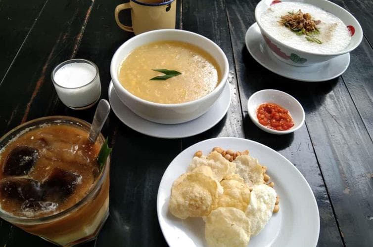 Menikmati Kuliner Warung Peranakan China di Semarang, Ada Bubur Hainan hingga Kopi Klepon Menikmati Kuliner Warung Peranakan China di Semarang, Ada Bubur Hainan hingga Kopi Klepon