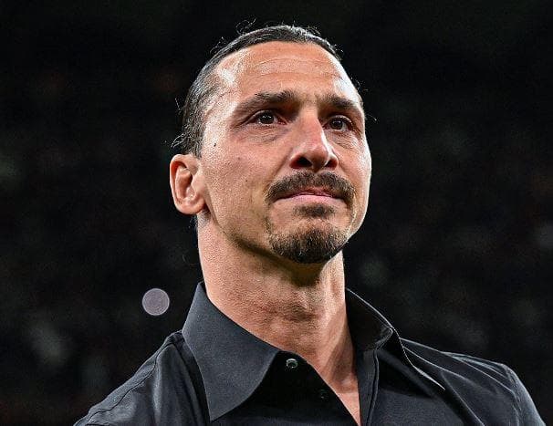 Dikenal Garang, Zlatan Ibrahimovic Tetap Tak Bisa Tahan Tangis saat Umumkan Pensiun Dikenal Garang, Zlatan Ibrahimovic Tetap Tak Bisa Tahan Tangis saat Umumkan Pensiun