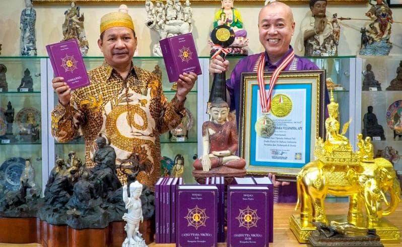 Pandita Handaka, Penerjemah Kitab Suci Tipiṭaka Bahasa Pāli ke Indonesia Pertama dan Terbanyak Pandita Handaka, Penerjemah Kitab Suci Tipiṭaka Bahasa Pāli ke Indonesia Pertama dan Terbanyak