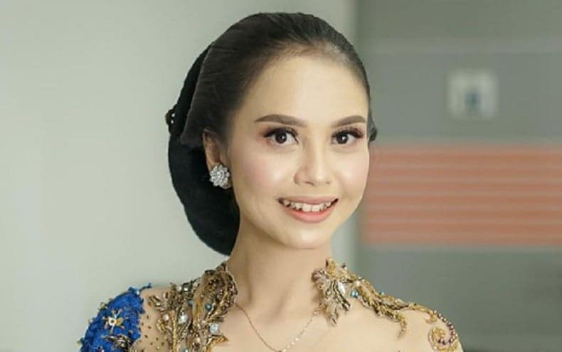 Profil dan Biodata Rina Aditama, Sinden Lulusan Sarjana Seni Karawitan Profil dan Biodata Rina Aditama, Sinden Lulusan Sarjana Seni Karawitan