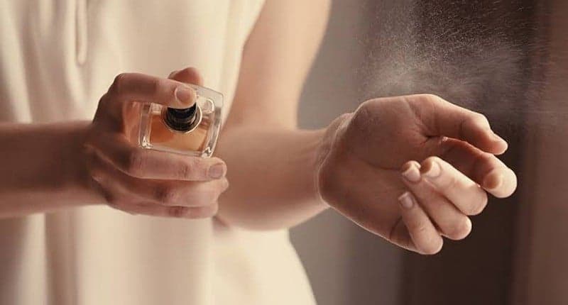 7 Tren Aroma Parfum Tahan Lama Seharian di Cuaca Panas, Ada Wangi Laut hingga Buah