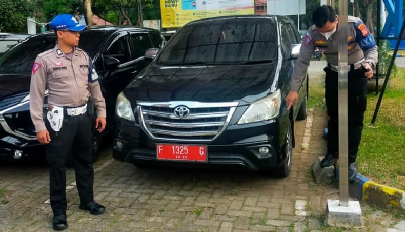 Mobil Pelat Merah yang Tabrak Pemotor Ternyata Milik Kantor Pajak Cileungsi