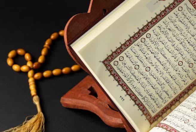 10 Ayat Alquran tentang Berbakti Kepada Orang Tua, Arab, Latin, dan Artinya