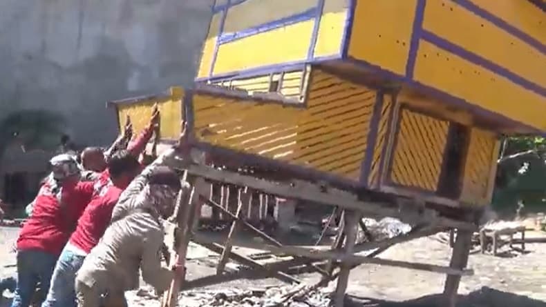 Petugas Gabungan Bongkar Pagupon di Surabaya, Belasan Merpati Balap Disita Petugas Gabungan Bongkar Pagupon di Surabaya, Belasan Merpati Balap Disita