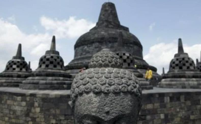 10 Candi Terbesar di Dunia, dari Angkor Wat sampai Borobudur 10 Candi Terbesar di Dunia, dari Angkor Wat sampai Borobudur