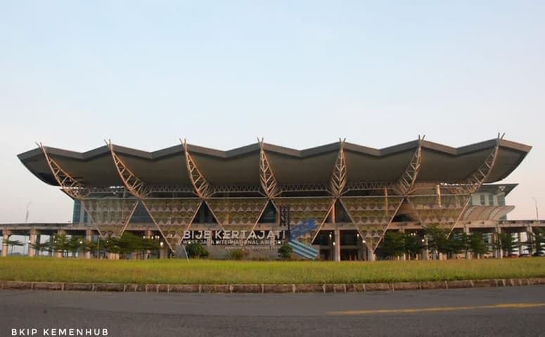 Bandara Kertajati Resmi Beroperasi Penuh Gantikan Husein Sastranegara Mulai Hari Ini