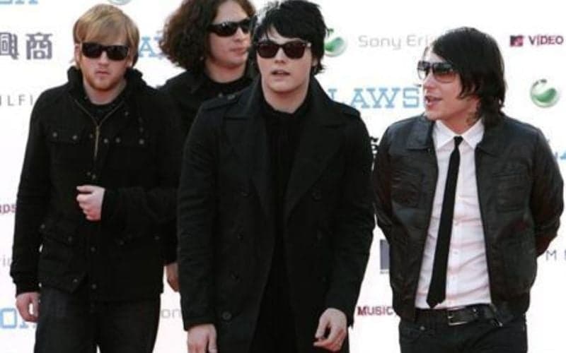 Menyelami Makna Lagu Cancer - My Chemical Romance: Memori Kehilangan dan Keputusasaan Menyelami Makna Lagu Cancer - My Chemical Romance: Memori Kehilangan dan Keputusasaan