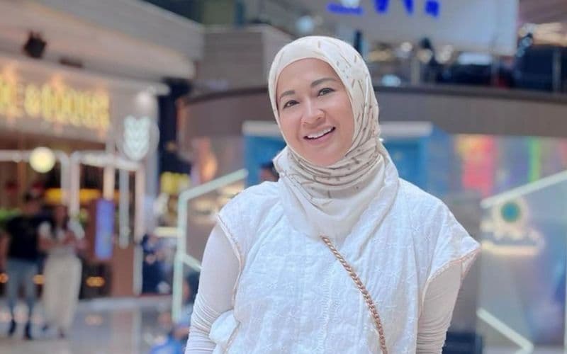 Profil dan Biodata Okie Agustina, Mantan Istri Pasha Ungu yang Suaminya Diduga Selingkuh Profil dan Biodata Okie Agustina, Mantan Istri Pasha Ungu yang Suaminya Diduga Selingkuh