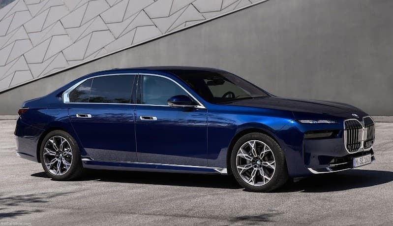 Mobil Sedan Termewah BMW Tak Perlu Lagi Pakai Sopir, Ini Faktanya Mobil Sedan Termewah BMW Tak Perlu Lagi Pakai Sopir, Ini Faktanya