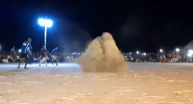 Mengenal Tarian Mistis dari Afrika yang Menakutkan, Jerami Bisa Menari Sendiri Mengenal Tarian Mistis dari Afrika yang Menakutkan, Jerami Bisa Menari Sendiri