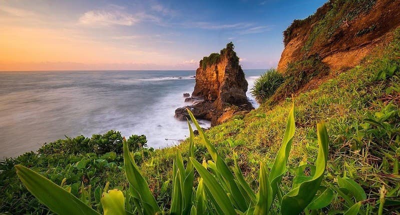 Unik, Kebumen Punya Pemandangan Pantai Cantik Suasananya seperti di Hawaii Unik, Kebumen Punya Pemandangan Pantai Cantik Suasananya seperti di Hawaii
