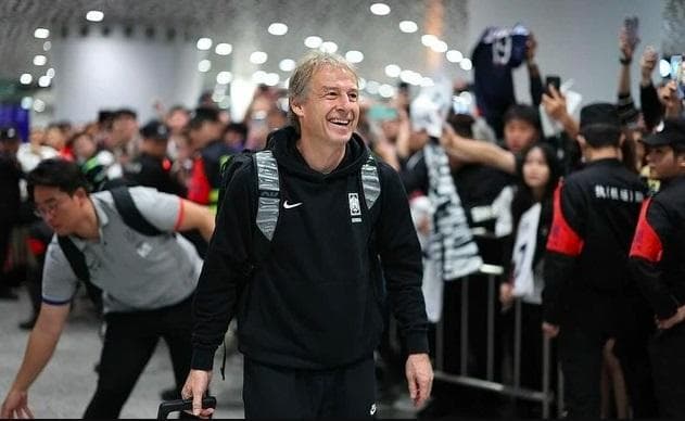 Senasib dengan STY Dulu, Jurgen Klinsmann Juga Dilempari Suporter Timnas Korea Selatan Senasib dengan STY Dulu, Jurgen Klinsmann Juga Dilempari Suporter Timnas Korea Selatan