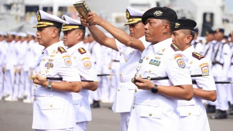 Kolonel Laut Yulius Azz Zaenal Resmi Jabat Komandan Satuan Kapal Selam Koarmada II