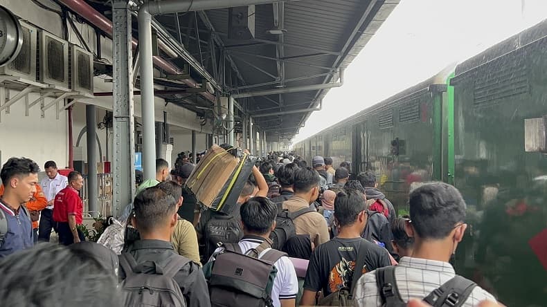 370.872 Pemudik Berangkat dari Stasiun Gambir dan Pasar Senen hingga H-2 Lebaran