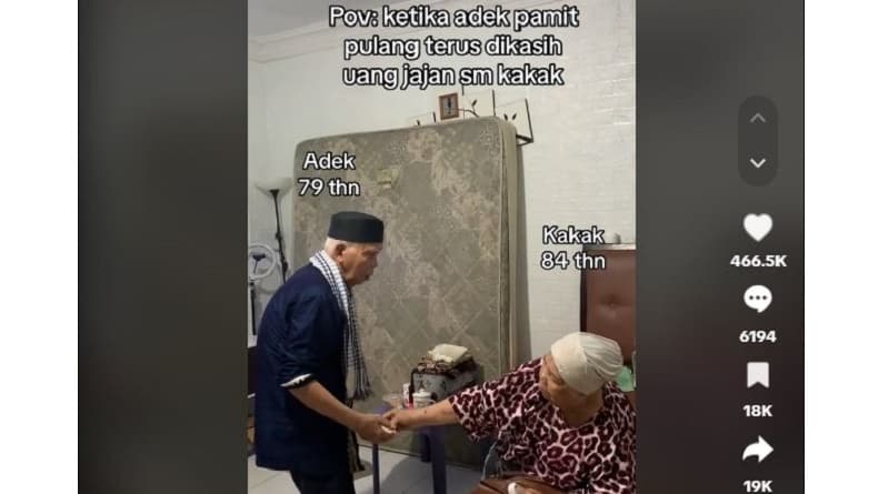 Viral Momen Kakak Beri Uang Jajan ke Adik sebelum Pulang, Sama-Sama Sudah Sepuh Viral Momen Kakak Beri Uang Jajan ke Adik sebelum Pulang, Sama-Sama Sudah Sepuh