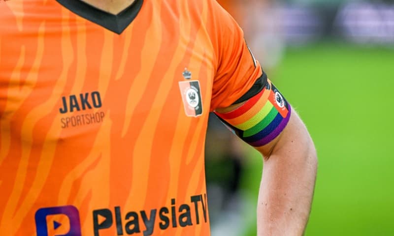 Klub Marselino Ferdinan KMSK Deinze Dukung LGBT, Pakai Ban Kapten Pelangi Vs Lommel Klub Marselino Ferdinan KMSK Deinze Dukung LGBT, Pakai Ban Kapten Pelangi Vs Lommel