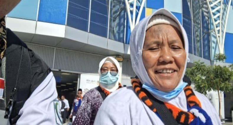 Senyuman Tegar Harjanti, Tetap Semangat Berhaji tanpa Suami Tercinta