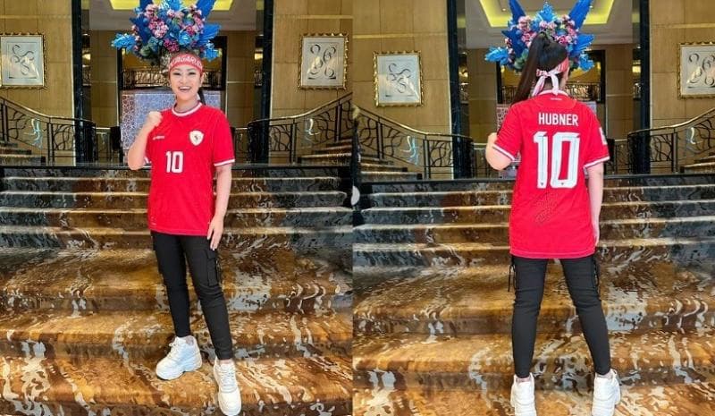 Potret Fitri Carlina Nonton Timnas vs Irak, Nama di Baju Jersey Jadi Sorotan