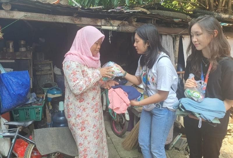 Rasa Syukur Penghuni Kampung Pemulung di Tangsel Terima Bantuan MNC Peduli dan Social Week 2023/2024 