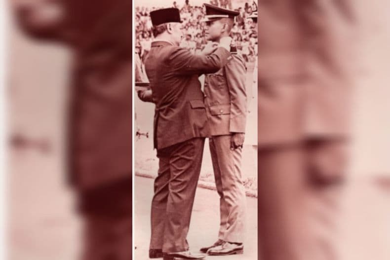 Prabowo Kenang Hari Lahir Soeharto, Unggah Foto Penyematan Pangkat saat Jadi Prajurit