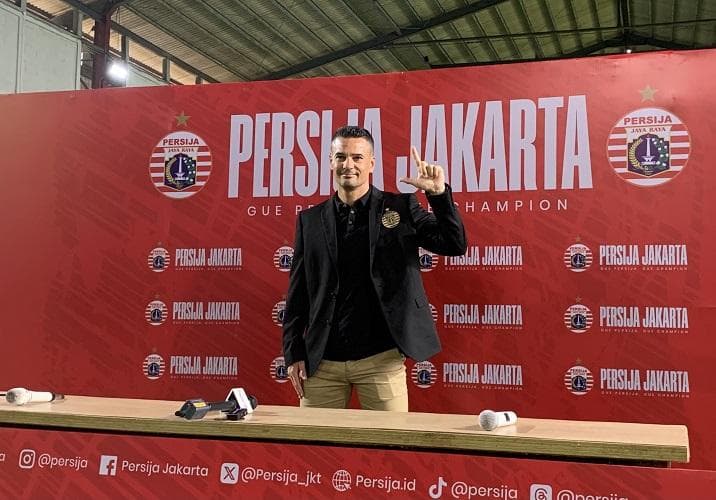 Resmi Diperkenalkan Jadi Pelatih Persija Jakarta, Carlos Pena Langsung Pimpin Latihan