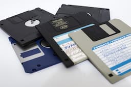 Pemerintah Jepang Resmi Setop Pakai Disket Floppy di Semua Instansi