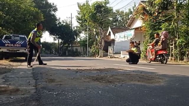 Kecelakaan di Madiun, 2 Remaja Jatuh dari Motor Langsung Tewas Terlindas Truk