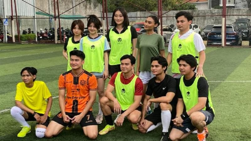 Antusiasme Arbani Yasiz Satu Tim Bareng Fajar Sad Boy di Celebrity Mini Soccer EUPHORIA FEST 2024