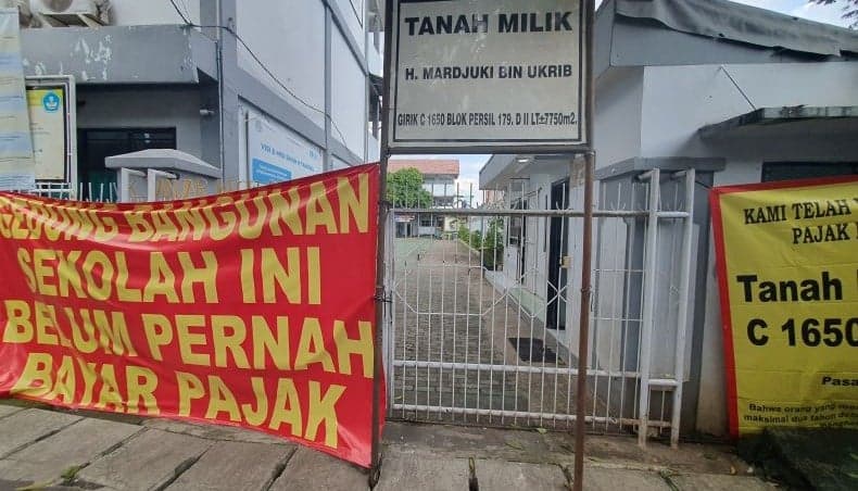 Gerbang SMAN 8 Tangsel Ditutup Warga, Minta Ganti Rugi Pembayaran Tanah