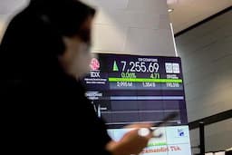 IHSG Hari Ini Ditutup Terbang ke Level 7.735