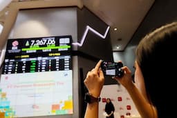 IHSG Diramal Menguat ke Level 7.700 jelang Pelantikan Presiden Baru