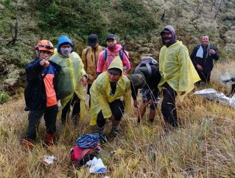 Tersesat di Gunung Butak, 6 Pendaki Dievakuasi Tim SAR Gabungan Kota Batu