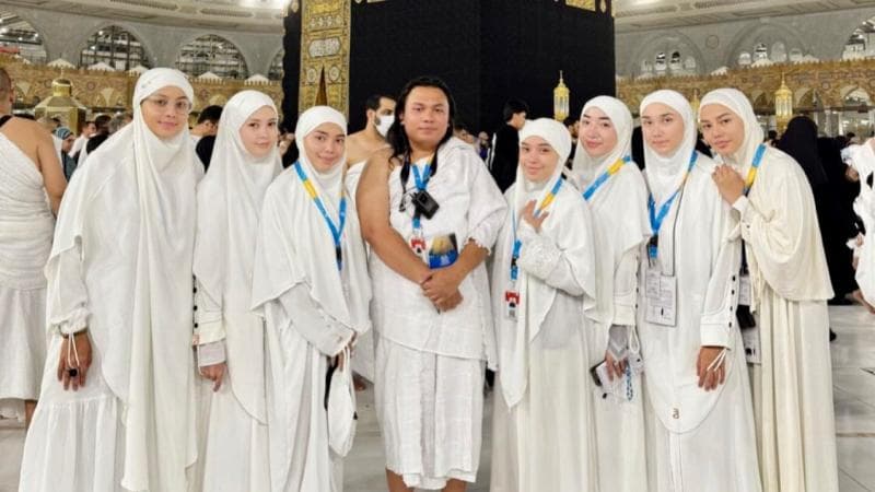 Daftar Selebgram yang Pergi Umrah bareng Lula Lahfah, Ada Awkarin hingga Keanu