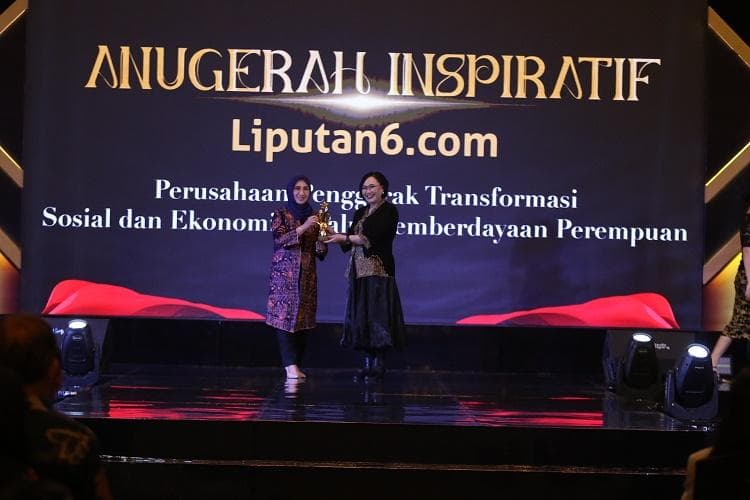 Anugerah Inspiratif 2024 Nobatkan Dirut PNM sebagai Penggerak Transformasi Sosial Ekonomi