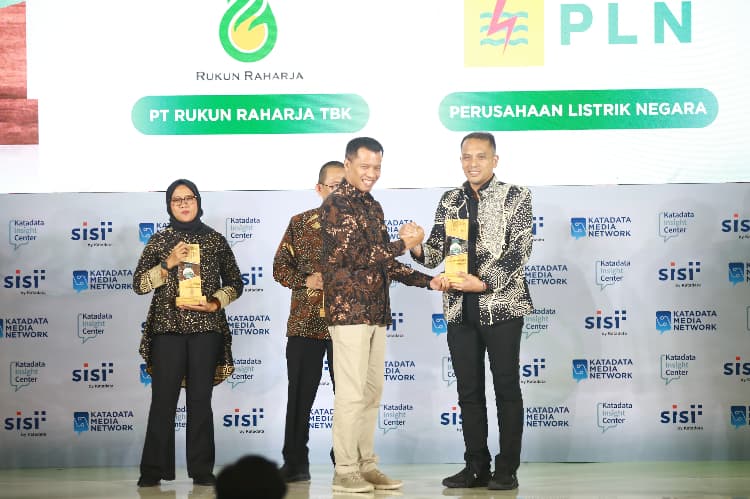 Komitmen Jalankan Bisnis Berkelanjutan, PLN Raih ESG Awards Sektor Energi di Ajang SAFE